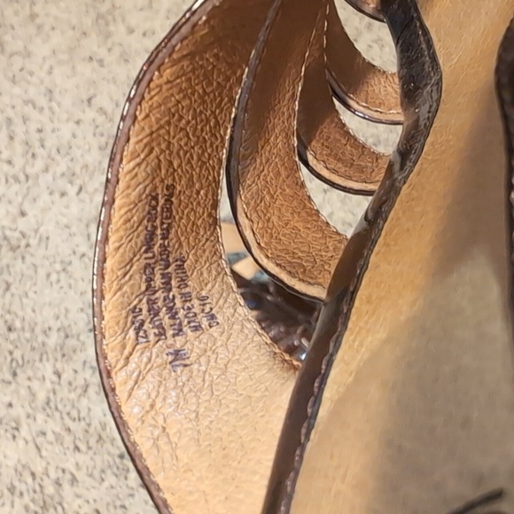 SOFFT Brown Metallic Patent Leather Wedge Sandals SZ 7M - Picture 8 of 9